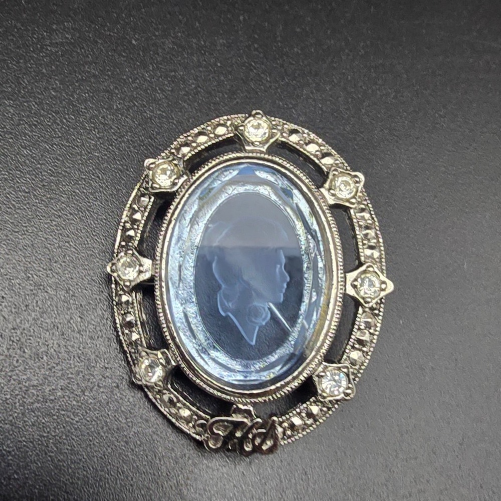 Avon Blue Glass Cameo Brooch President's Club Honor Society Vintage